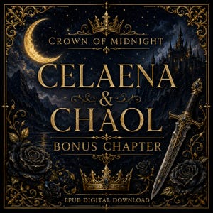 Op de afbeelding: Een digitale boekomslag met de titel Crown of Midnight Celaena & Chaol Bonus Chapter. Het ontwerp bevat gouden tekst, een maansikkel, een donker kasteel, twee gouden kronen, een gedetailleerd zwaard en zwarte rozen tegen een donkere sterrenhemel.
