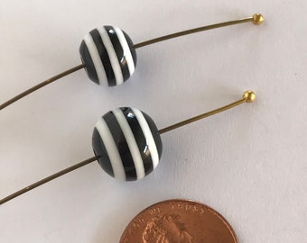 30 , black and white  horizontal stripe bead 12  mm or 10 mm