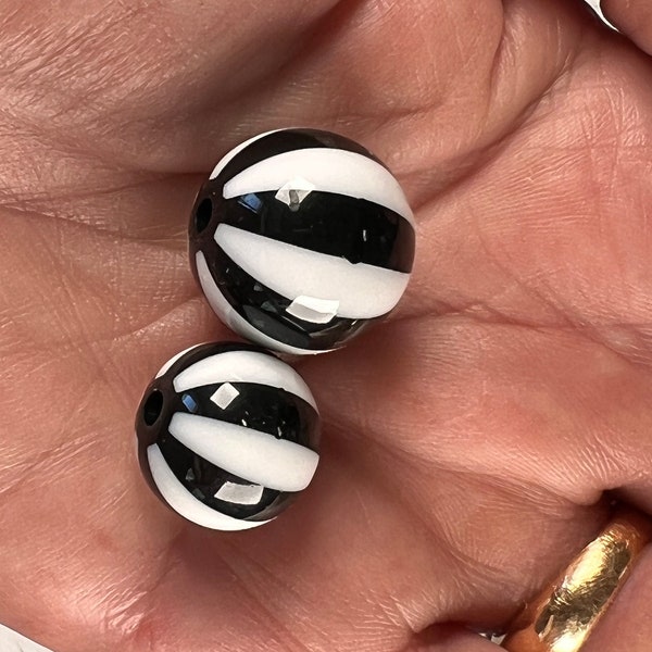 6 -  Black and white striped bead