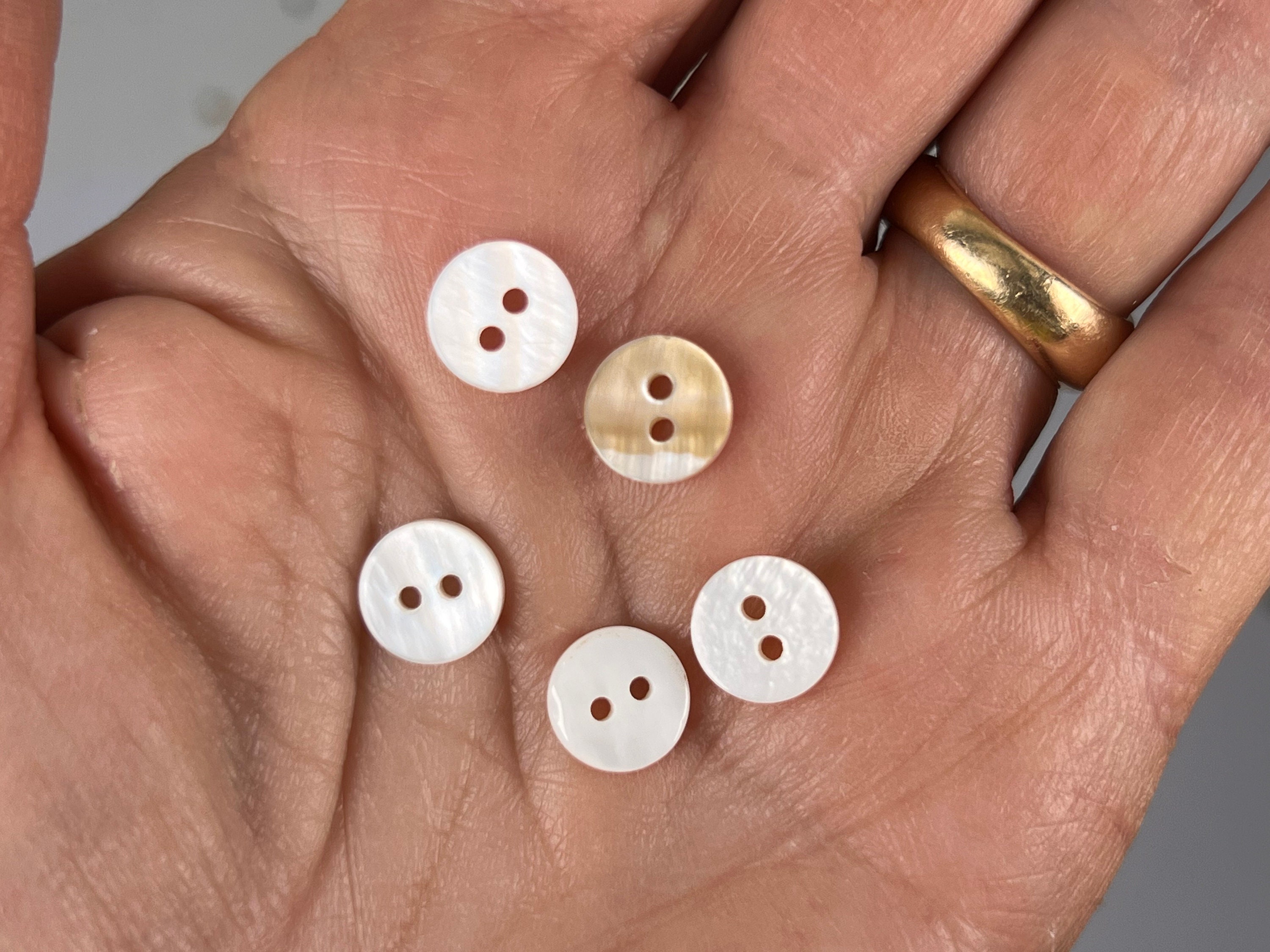 20 Ivory Freshwater Shell Buttons - Flat Round Natural 9-2mm, 1.5mm ...