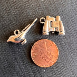 bird watching charms, Binocular, sitting bird