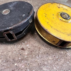2 carretéis de fita métrica de metal VAZIOS vintage