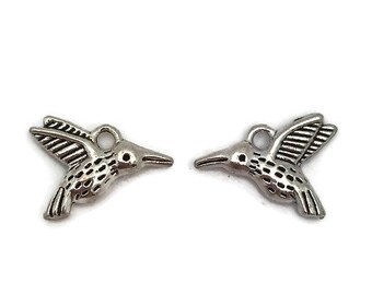 30- pequeño amuleto colgante de colibrí volador