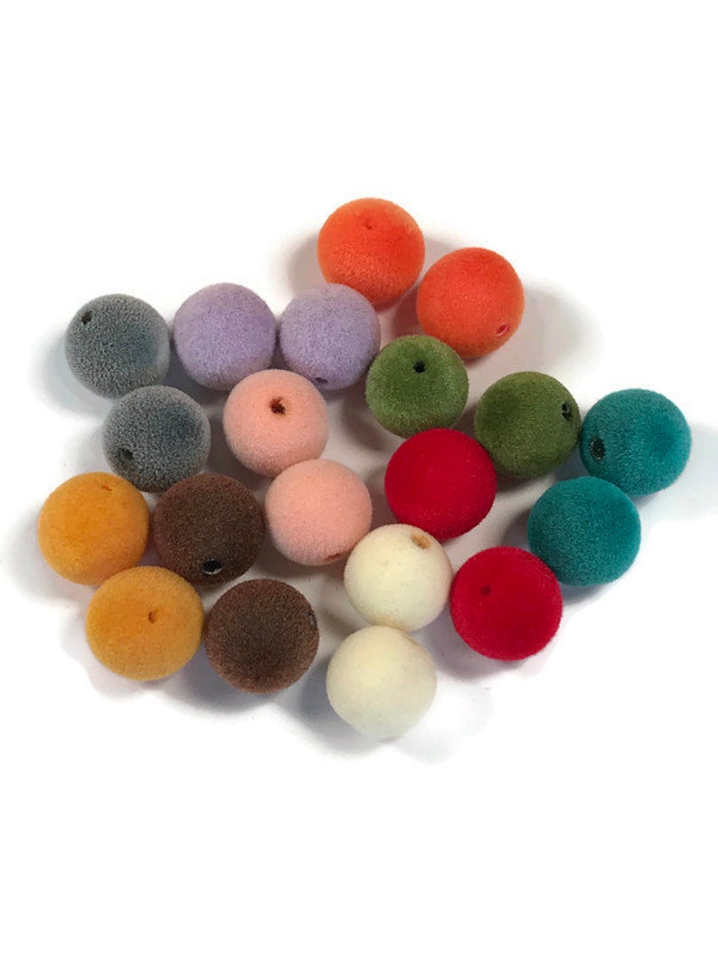 20 flocked 12 mm beads in