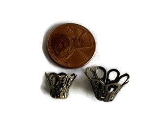 40 - antique brass flower bead cap