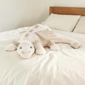 Oreiller en peluche dragon des neiges - Grand animal en peluche dragon fantastique, peluche douce dragon endormi, joli cadeau confortable pour les enfants et les amateurs de dragons