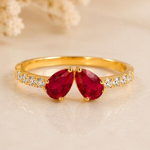 Päronslipad rubin Toi Et Moi-ring, 18K guldpläterat sterlingsilver, brudsmycken