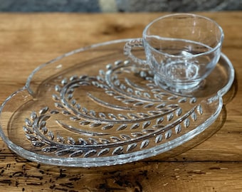 Vintage Federal Glass Set of 4 Snack Plates with Cups, original box