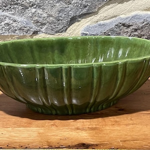 Vintage Haeger green oval ribbed decorative pottery planter, 4020-C