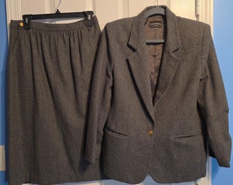 Armarinho Leslie Fay Companies Conjunto feminino tamanho 10 de 2 peças em lã cinza, composto por jaqueta e saia.