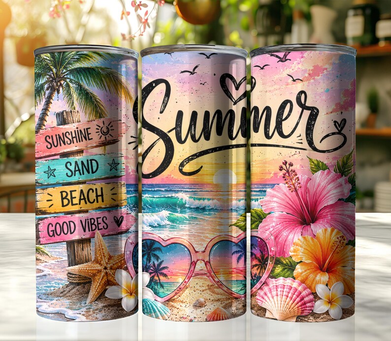 以下が含まれることがあります： Sunshine、Sand、Beach、Good Vibesと書かれた木製の看板があるカラフルなビーチシーンが描かれた円筒形のタンブラー。ヒトデ、ハート型のサングラス、ピンクと黄色のハイビスカスの花、そしてSummerという文字がデザインされています。