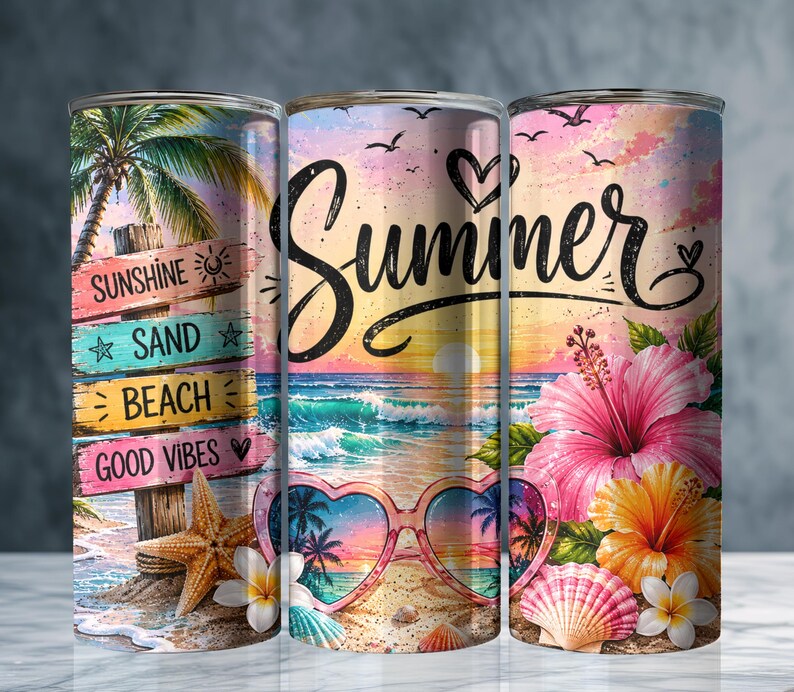 以下が含まれることがあります： Sunshine、Sand、Beach、Good Vibesと書かれた木製の看板とビーチの風景が描かれた円筒形のタンブラー。デザインには、ヒトデ、ハート型のサングラス、ハイビスカスの花、貝殻、そして筆記体で書かれたSummerという文字が含まれています。