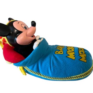 Vintage Mickey Mouse Plush Sleepy Baby Mickey Snuggles in Seeping Bag Rare Disney Collectible bild 2
