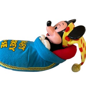 Vintage Mickey Mouse Plush Sleepy Baby Mickey Snuggles in Seeping Bag Rare Disney Collectible bild 3