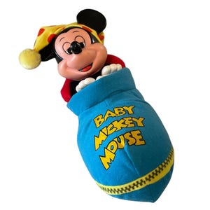 Vintage Mickey Mouse Plush Sleepy Baby Mickey Snuggles in Seeping Bag Rare Disney Collectible bild 1