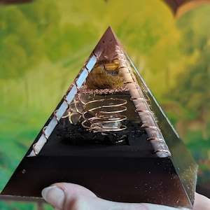 Tiger&#39;s Eye & Copper Medium Orgonite