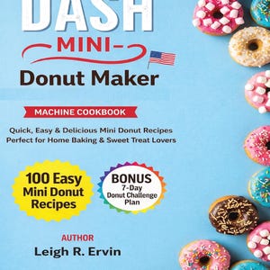 Könnte beinhalten: Ein Kochbuch mit dem Titel "DASH MINI- Donut Maker" mit der amerikanischen Flagge auf hellblauem Hintergrund. Das Cover enthält Text über einfache Mini-Donut-Rezepte und einen Bonus-7-Tage-Donut-Challenge-Plan. Bunte Donuts sind um das Buch herum angeordnet.
