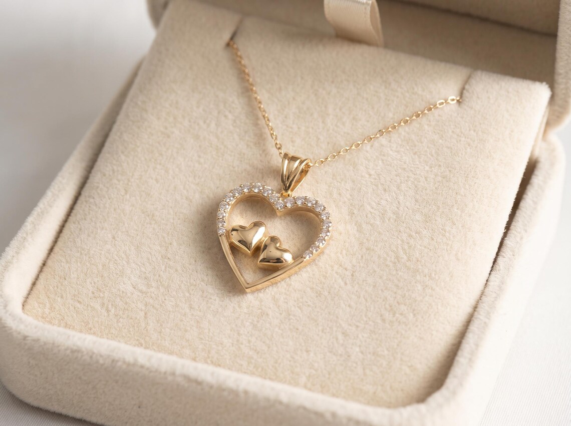 Sister Jewelry Gifts: Gold Ideas for Birthdays, Weddings and Milestones
