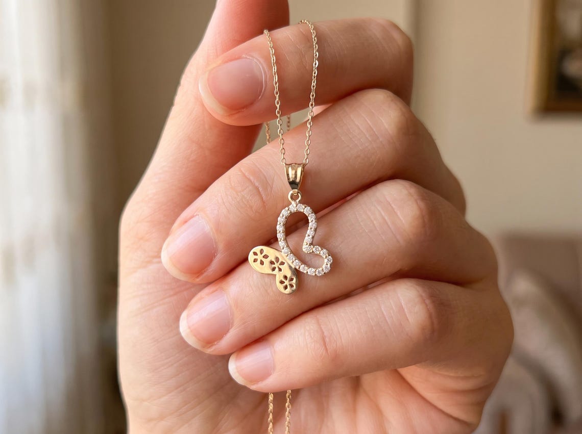 Butterfly Jewelry Meaning: Transformation, Memory and Gifting Ideas
