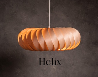 Luminária pendente artesanal em madeira folheada, luminária de teto, design minimalista escandinavo moderno, luz natural aconchegante.