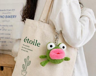 Cute Plush Frog Keychain – Adorable Green Frog with Pink Lips – Fun & Playful Accessory for Bags, Backpacks, and Keys
