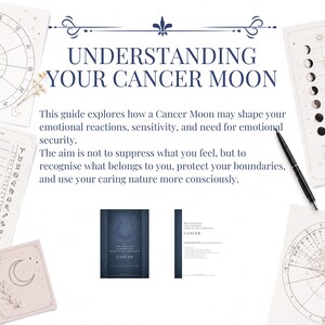 Puede incluir: Una gu&iacute;a digital titulada Understanding Your Cancer Moon, con texto sobre reacciones emocionales y l&iacute;mites. El dise&ntilde;o incluye cartas astrol&oacute;gicas, un bol&iacute;grafo negro y dos vistas previas de portadas de libros con una luna azul oscuro.