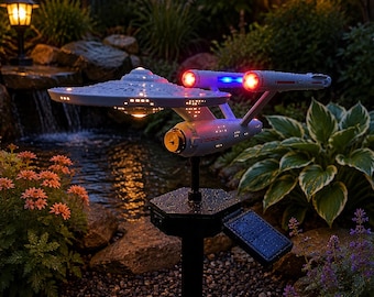 Solar Raumschiff Gartenlicht Im Freien, Sci-Fi-Raumschiff LED-Yard-Dekor, Harz-futuristisches UFO-Art-Solar-Pfahllicht, Terrasse-Pathway-Dekor