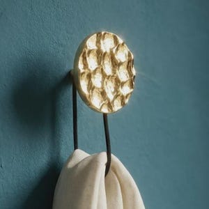 高級感あふれる真鍮製モダンラウンドキャビネットノブ、小石のような引き出し取っ手、オーガニック家具金具
