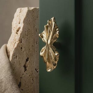 Bouton floral de luxe en laiton massif | Bouton sculptural pour porte et tiroir | Quincaillerie pour meubles design