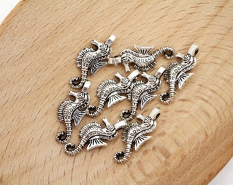 Antique Silver Seahorse Charms - 8pcs - 21x9mm - 1.2mm loop - CHR0086