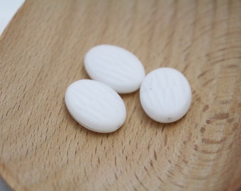 Matte White Textured Czech Pressed Glass Oval Beads - 18x14mm - 3pcs - 0.8mm Hole - WHT0118