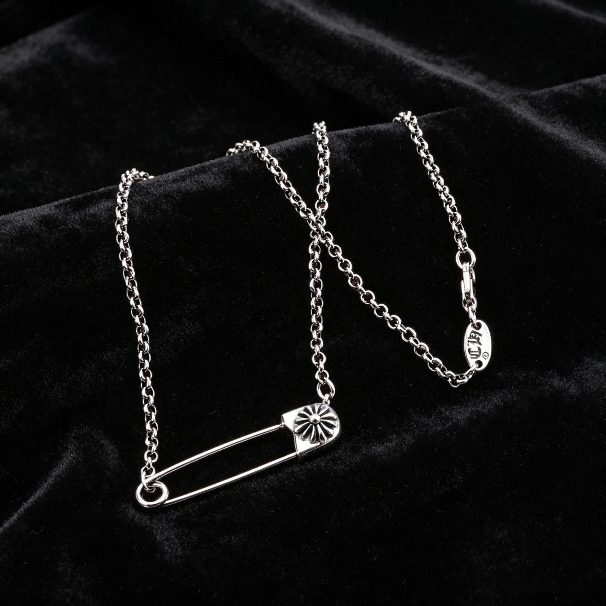 Safety pin necklace - Etsy 日本
