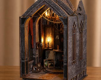 Diorama en miniatura de un rincón de lectura en una catedral gótica: Inserto para estante de estilo "Dark Academia" (iluminación LED)
