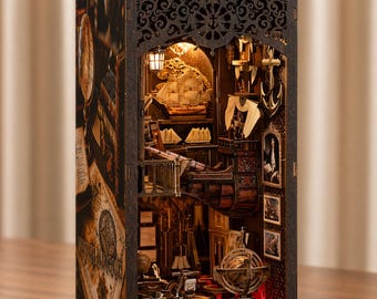 Diorama de rincón de lectura "Recuerdos de viaje" con diseño náutico, inserto para estante, decoración vintage de velero, regalo de viaje.
