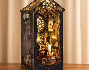Rincón de lectura de detectives con luz LED, diorama de oficina de misterio en miniatura, decoración de estantería de estudio vintage, regalo