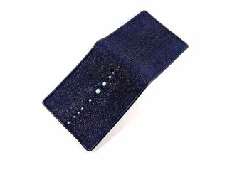 Men’s Bifold Wallet Crafted from Stingray Leather in Elegant Navy Tone