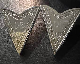 Colletto da camicia color argento con punte western e inserti incisi DB