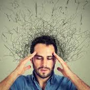 Può includere: Una persona con gli occhi chiusi, che si tocca le tempie con entrambe le mani. Sopra la testa della persona ci sono numerose linee scarabocchiate, punti esclamativi e punti interrogativi, il tutto su uno sfondo verde chiaro.