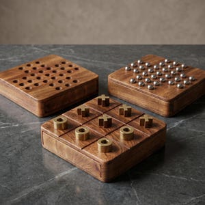 Solitaire en boter-kaas-en-eierenspel – Indiaas antiek hout, messing stukken, lades
