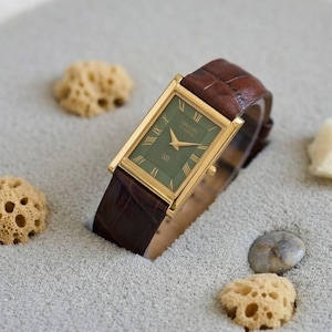 Reloj Seiko Tank vintage para hombre, caja rectangular, esfera verde con números romanos, restaurado. imagen 2