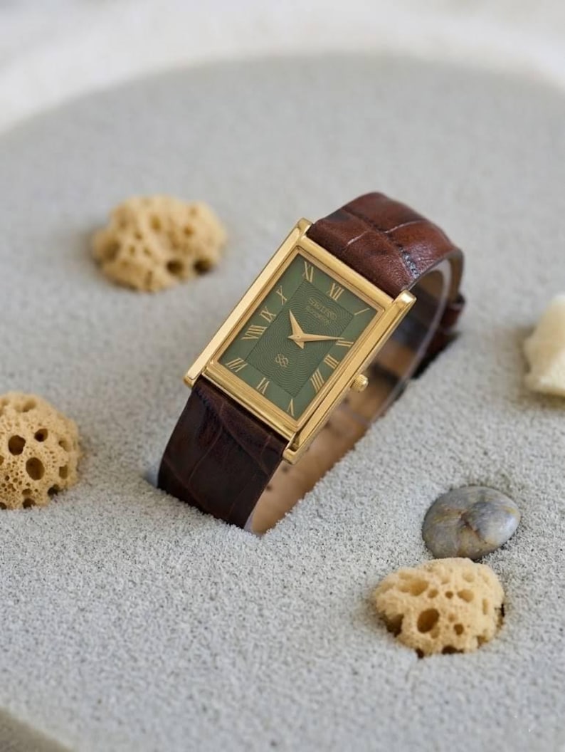 Reloj Seiko Tank vintage para hombre, caja rectangular, esfera verde con números romanos, restaurado. imagen 2