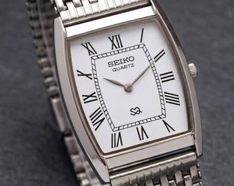 Vintage Seiko slank quartzhorloge | Dresswatch voor heren met witte wijzerplaat | Zilveren kast en armband | Gerenoveerd