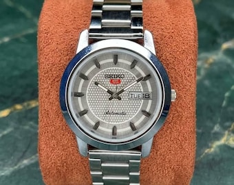 Vintage Seiko 5 automatisch retrohorloge heren zilveren wijzerplaat gerenoveerd