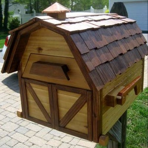 Cedar Barnhouse Mailbox