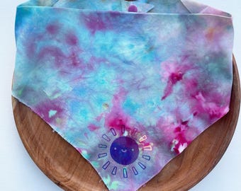 Tie Dye Hundehalstuch | Buntes Hundehalstuch | Retro Sun Dog Halstuch | Handgemachtes Over the Collar Bandana | Sommer Hund Accessoire