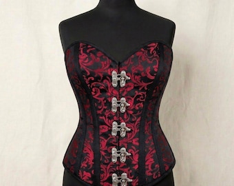 Corsé de brocado rojo y negro sobre el busto: faja gótica victoriana con varillas de acero.