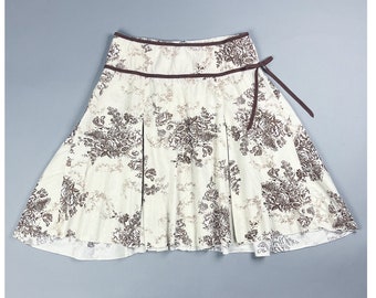 Vintage Toile Skirt | Y2K Coquette Brown Floral Print Cream Flared Skirt with Box Pleats & Contrasting Bow | Size Medium 31" Waist