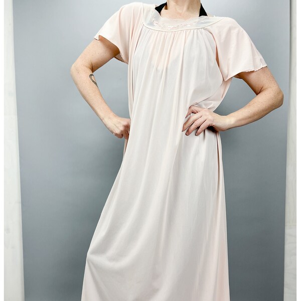 Vintage Peach Nightgown | 80's Short Sleeve Long Nylon Nightie | Size Large