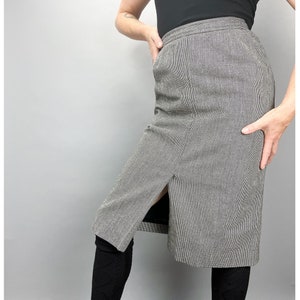 jupe de bureau vintage | Jupe crayon en tweed pied-de-poule noire et blanche des années 90 avec poches | Taille très petite : 26 po.