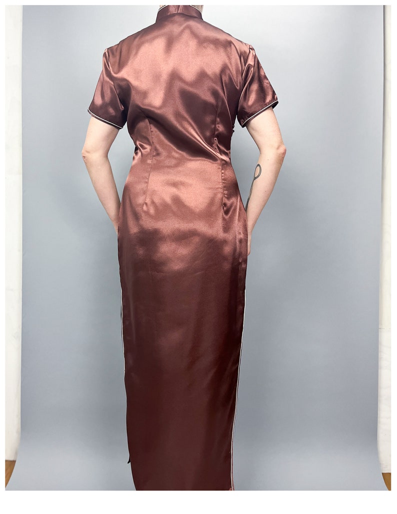Robe brodée Cheongsam Robe vintage en satin marron des années 70 avec broderie canard Grande taille image 6